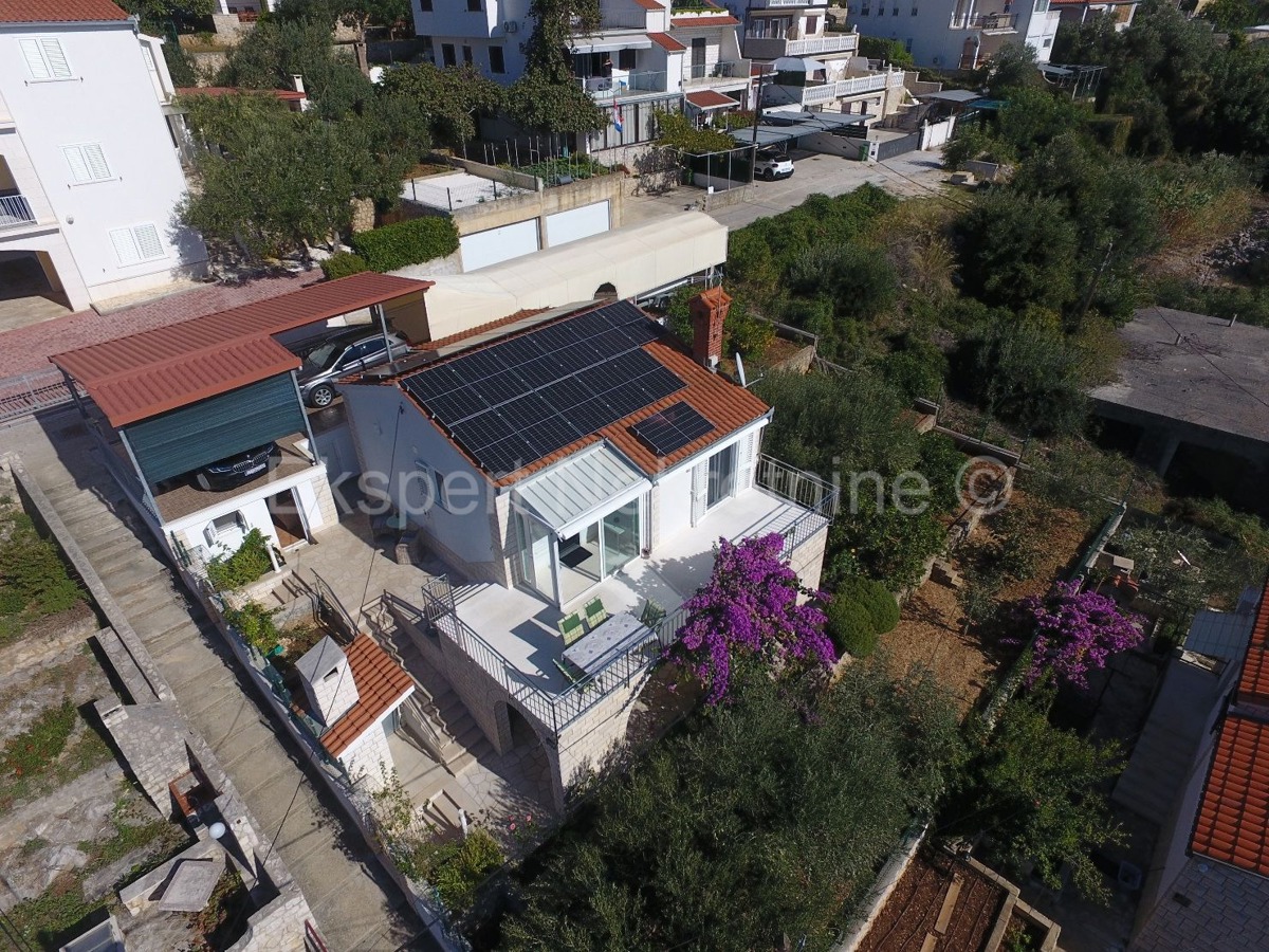 Čiovo, Okrug G. detached house 224 m2, second row from the sea, sea view