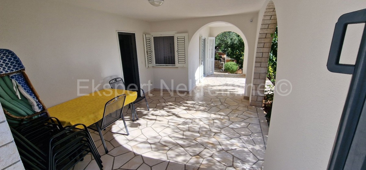 Čiovo, Okrug G. detached house 224 m2, second row from the sea, sea view