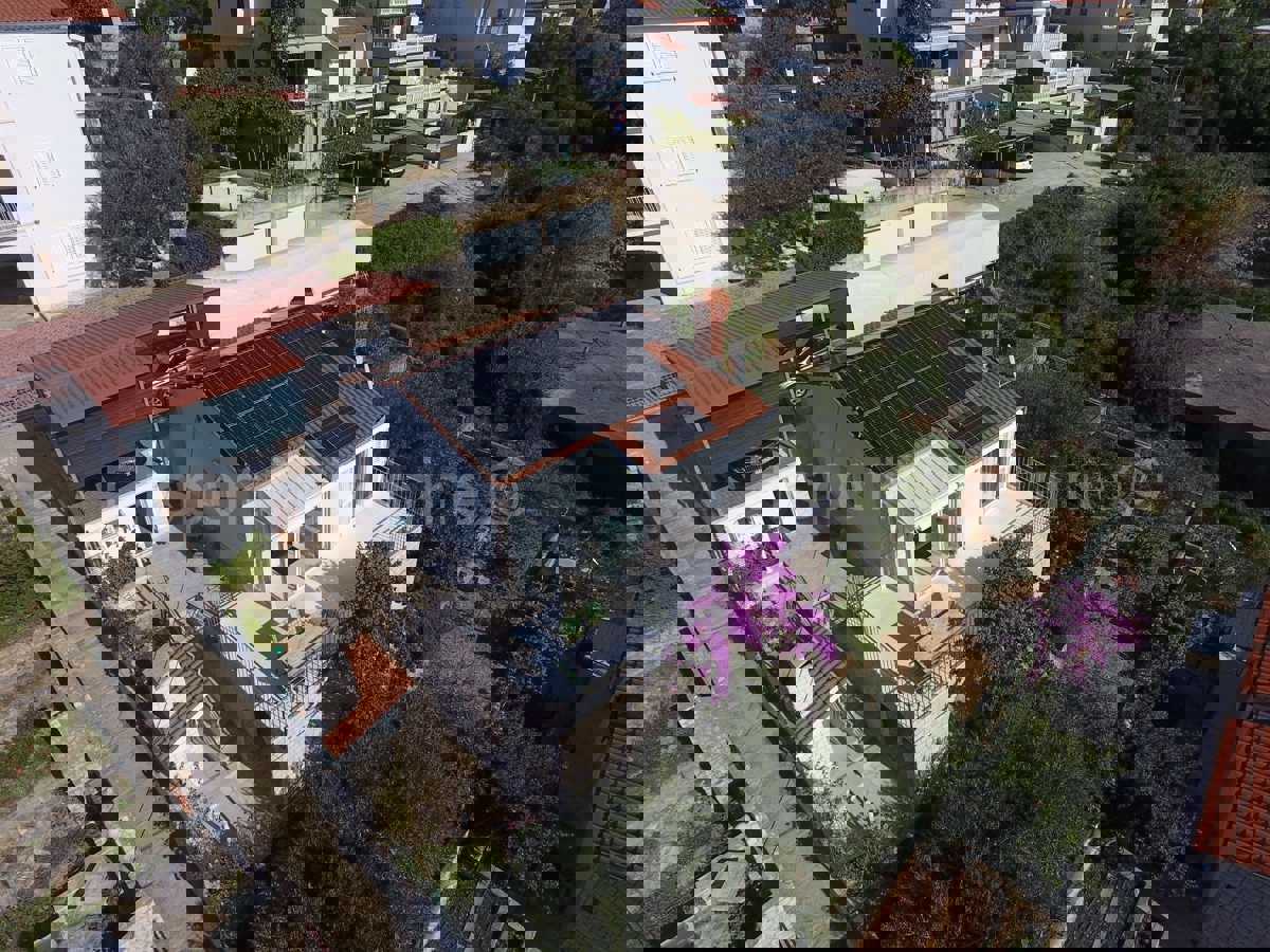 Čiovo, Okrug G. detached house 224 m2, second row from the sea, sea view