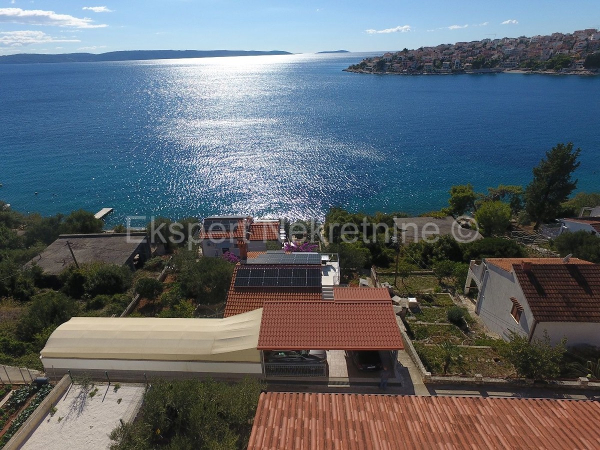 Čiovo, Okrug G. detached house 224 m2, second row from the sea, sea view