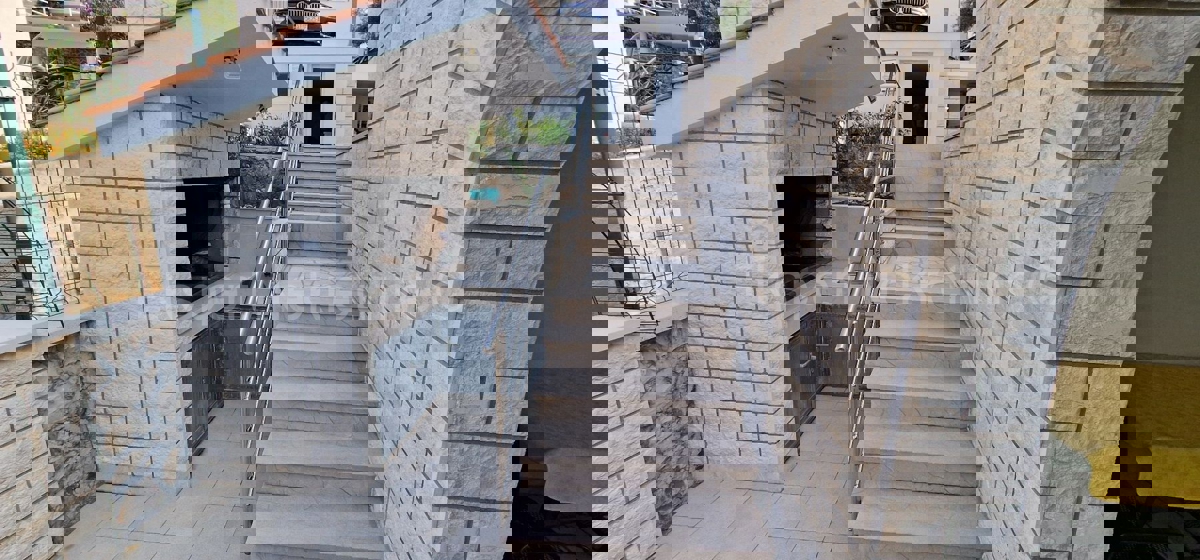 Čiovo, Okrug G. detached house 224 m2, second row from the sea, sea view