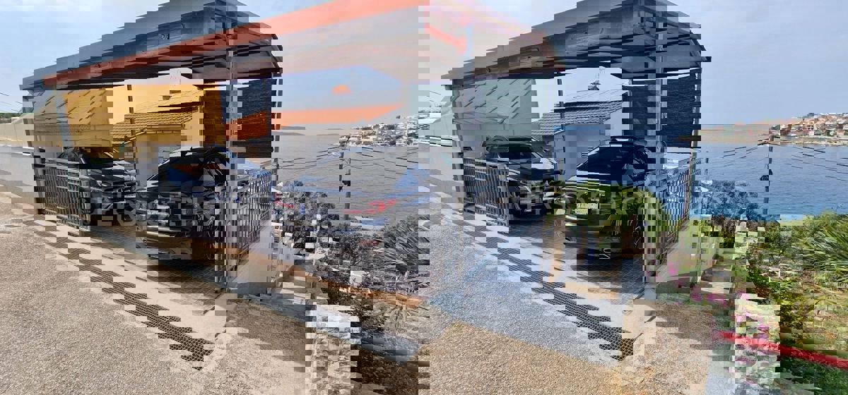 Čiovo, Okrug G. detached house 224 m2, second row from the sea, sea view