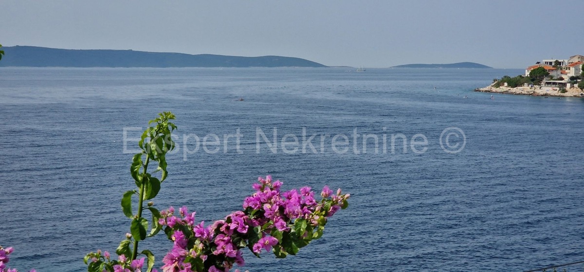 Čiovo, Okrug G. detached house 224 m2, second row from the sea, sea view