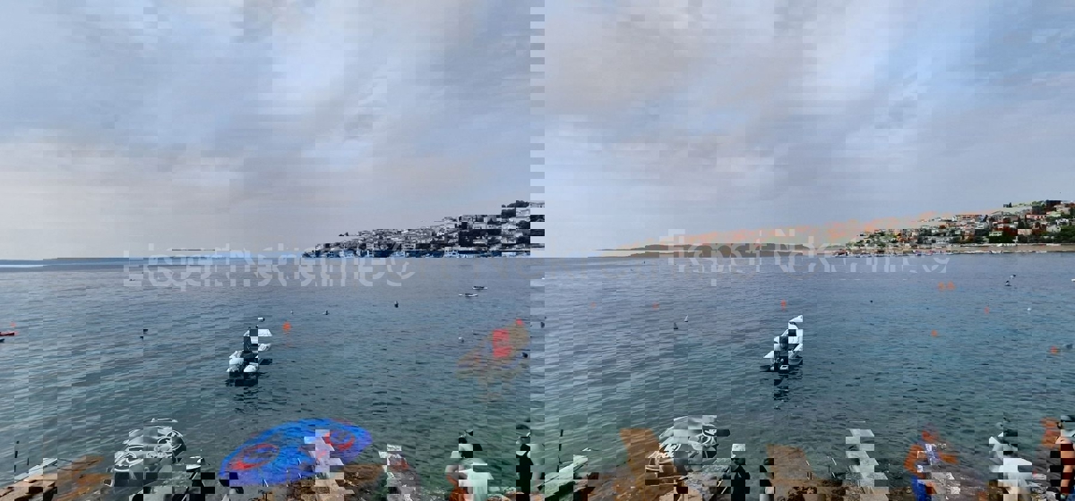 Čiovo, Okrug G. detached house 224 m2, second row from the sea, sea view