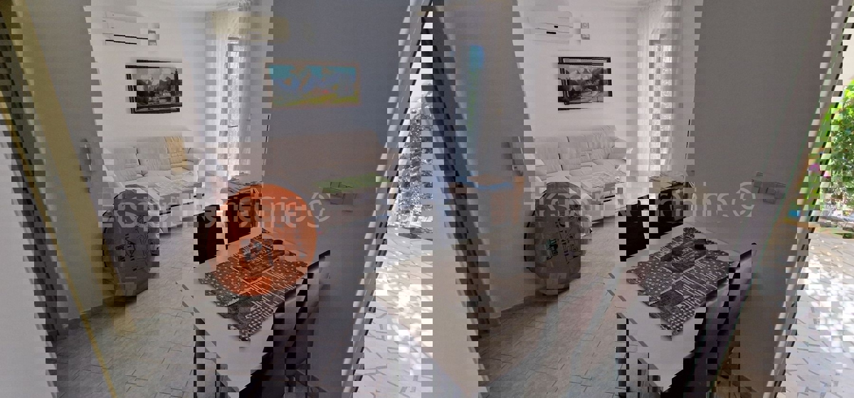 Čiovo, Okrug G. detached house 224 m2, second row from the sea, sea view