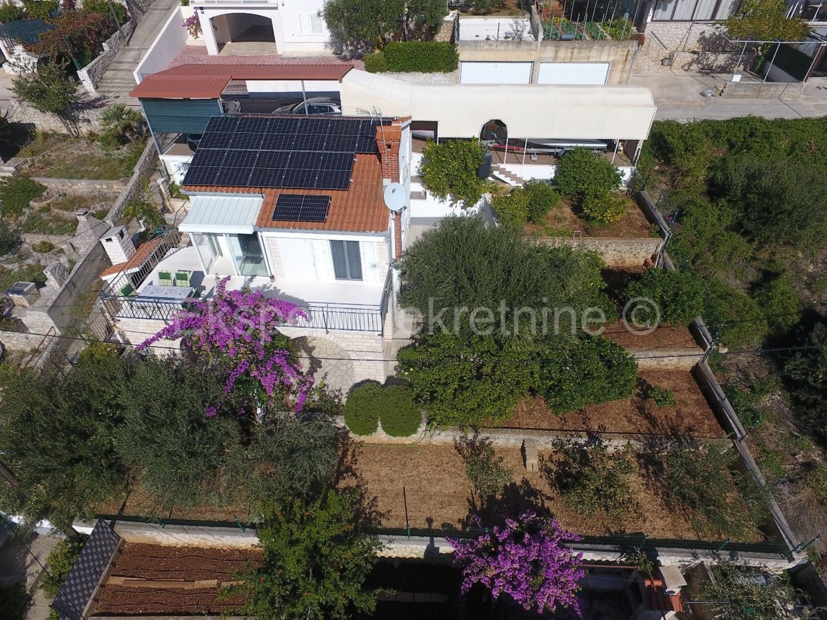 Čiovo, Okrug G. detached house 224 m2, second row from the sea, sea view