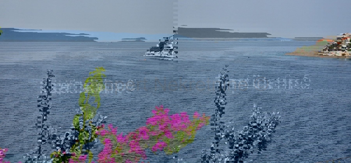 Čiovo, Okrug G. detached house 224 m2, second row from the sea, sea view