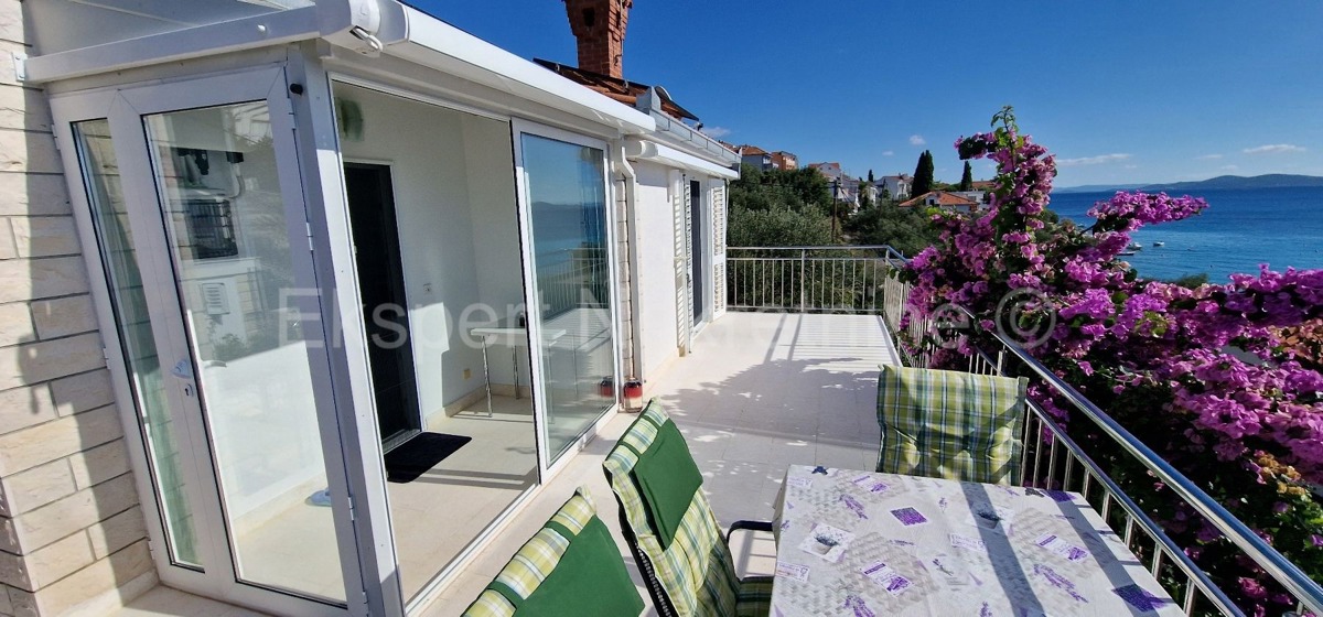 Čiovo, Okrug G. detached house 224 m2, second row from the sea, sea view