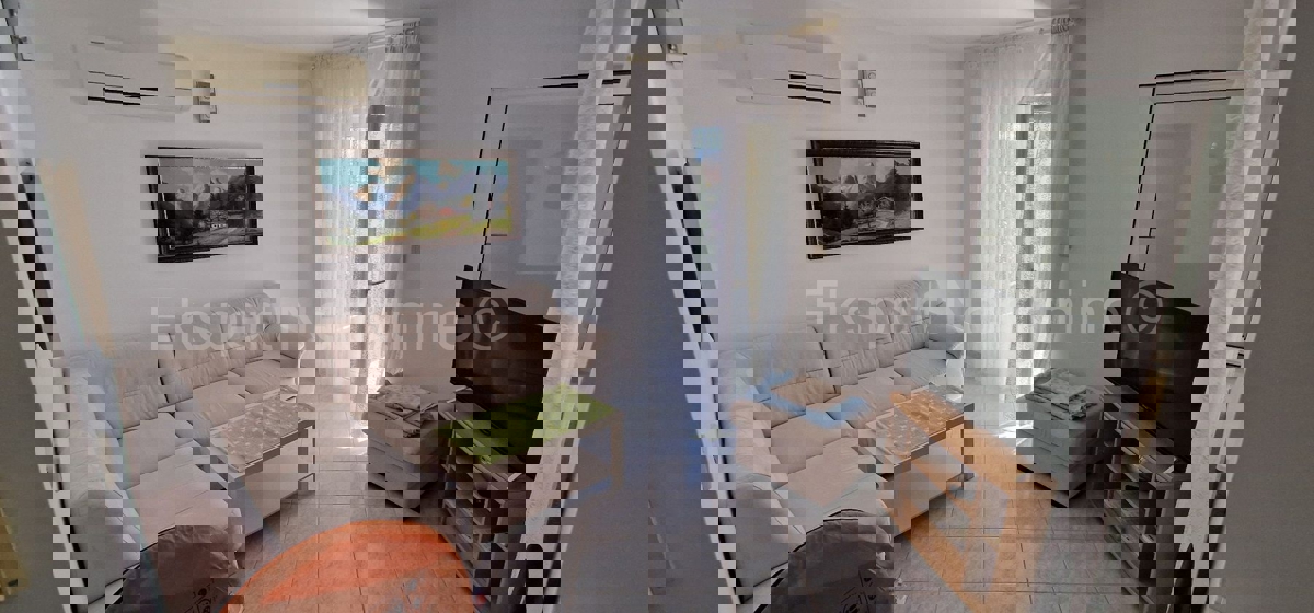 Čiovo, Okrug G. detached house 224 m2, second row from the sea, sea view