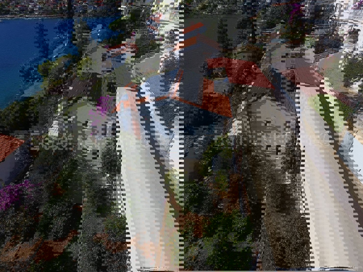 Čiovo, Okrug G. detached house 224 m2, second row from the sea, sea view