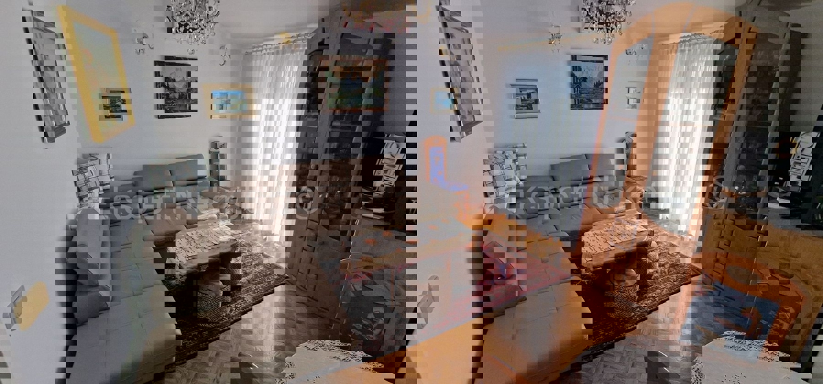 Čiovo, Okrug G. detached house 224 m2, second row from the sea, sea view