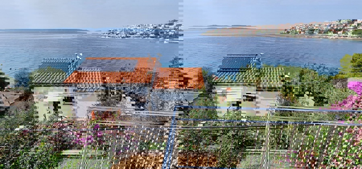 Čiovo, Okrug G. detached house 224 m2, second row from the sea, sea view