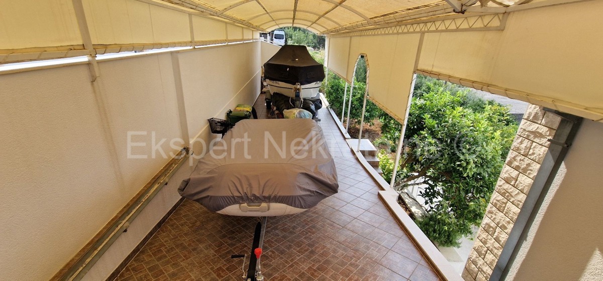 Čiovo, Okrug G. detached house 224 m2, second row from the sea, sea view