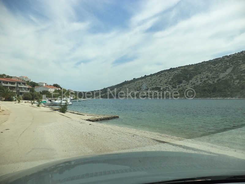 Marina, Vinišće, grad. terreno 1650 mq, 130 metri dal mare