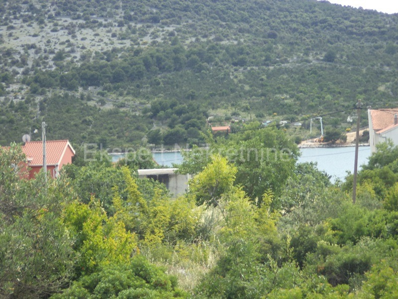 Marina, Vinišće, grad. terreno 1650 mq, 130 metri dal mare