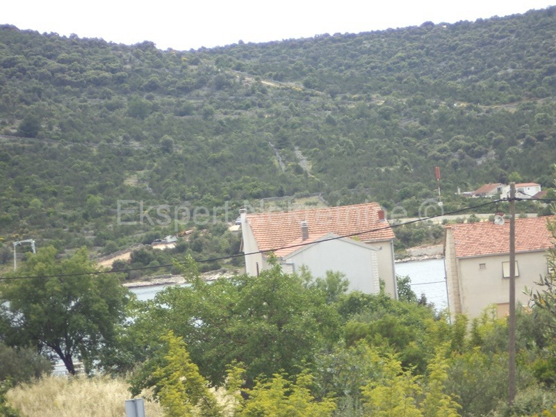 Marina, Vinišće, grad. terreno 1650 mq, 130 metri dal mare