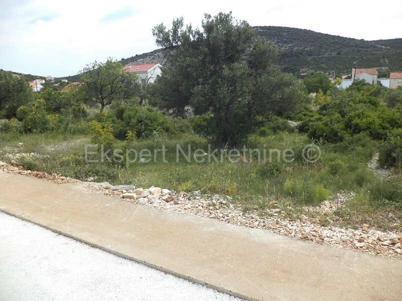 Marina, Vinišće, grad. terreno 1650 mq, 130 metri dal mare