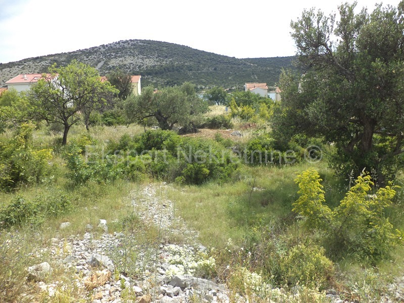 Marina, Vinišće, grad. terreno 1650 mq, 130 metri dal mare