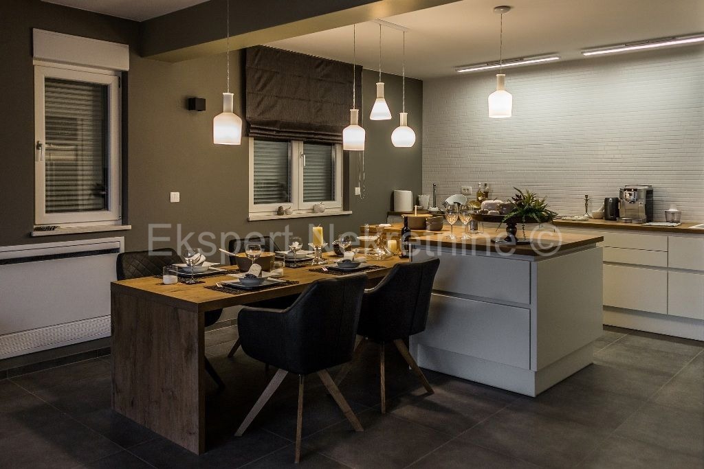 Čiovo, quartiere G, appartamento di 3 camere da letto lussuosamente arredato 125 m2, ampia terrazza, piscina