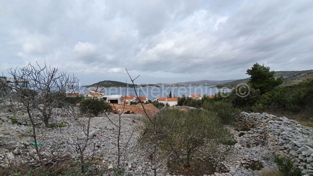 Rogoznica, Ljoljinica, terreno edificabile 919 m2, 200 m dal mare, vista