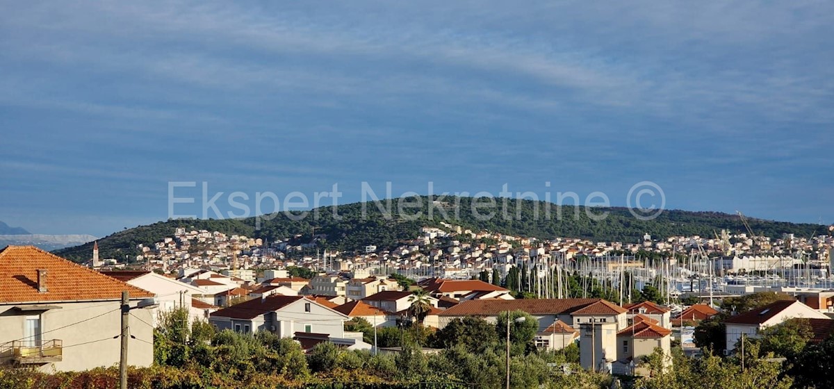 Seget Donji, appartamento di 2 locali 75 m2 in una nuova costruzione, a 230 m dalla spiaggia, garage