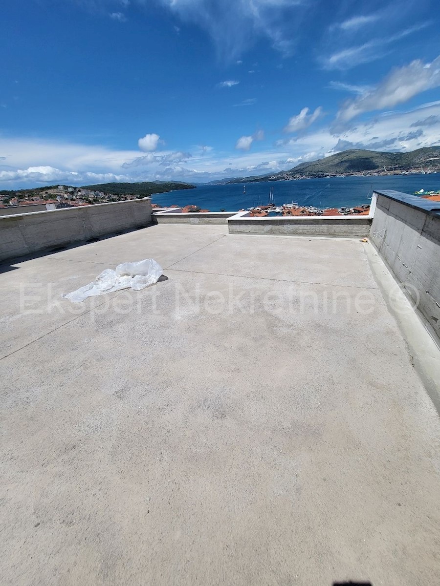 Čiovo, Okrug G., appartamento di 2 locali 66 m2 + terrazza sul tetto 70 m2, nuova costruzione