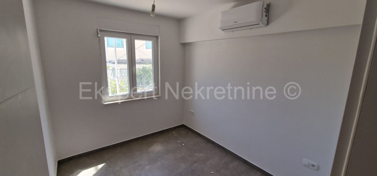 Čiovo,Okrug G., small 2-bedroom apartment 58m2, garden, large terrace, new building
