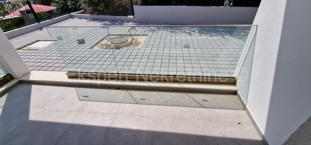 Čiovo,Okrug G., small 2-bedroom apartment 58m2, garden, large terrace, new building