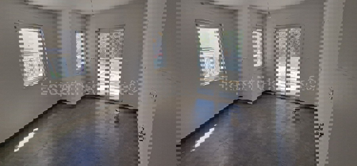Čiovo,Okrug G., small 2-bedroom apartment 58m2, garden, large terrace, new building