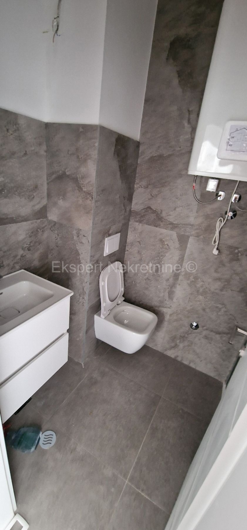 Čiovo,Okrug G., small 2-bedroom apartment 58m2, garden, large terrace, new building