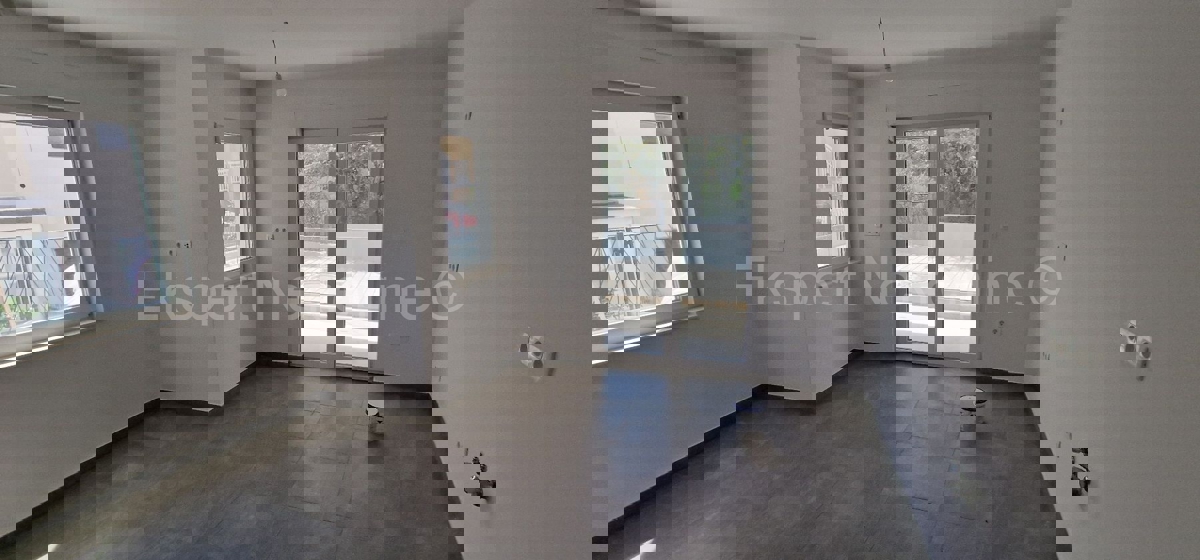 Čiovo,Okrug G., small 2-bedroom apartment 58m2, garden, large terrace, new building