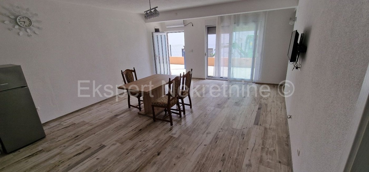 Čiovo,Okrug G,appartamento con 2 camera da letto 85 m2,di nuova costruzione,arredato,garage p.m.