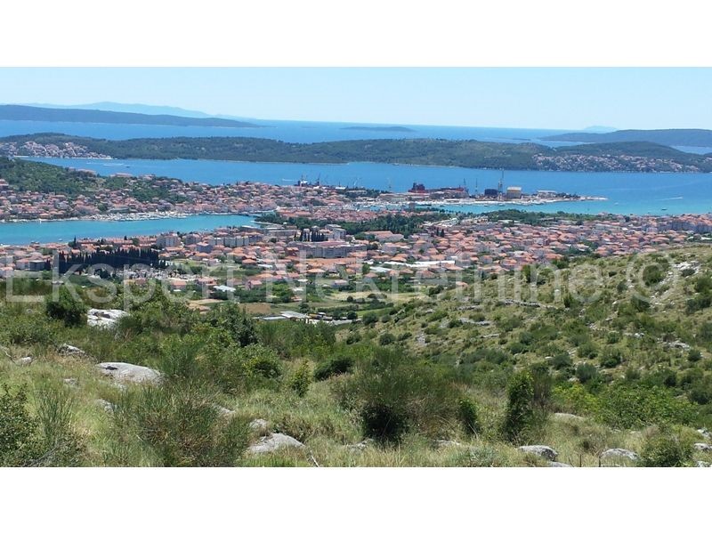 Trogir, terreno agricolo 37.000 m2, vista mare,