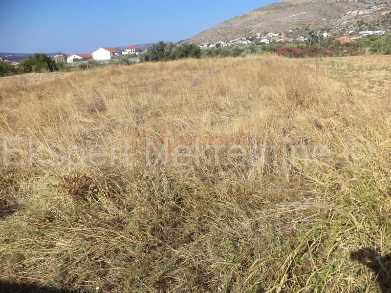Trogir, terreno edificabile di 910 m2, conveniente!!!