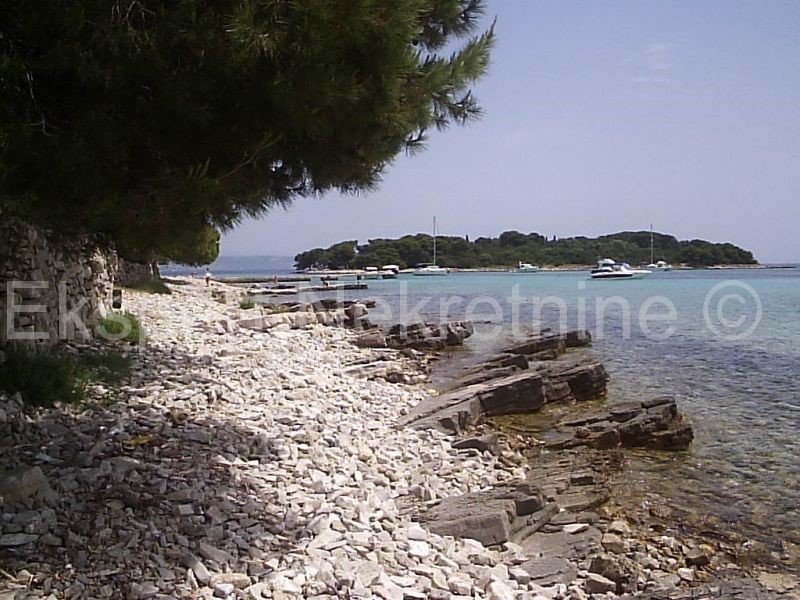 Drvenik Veli, terreno agricolo 4000m2, vicino al mare