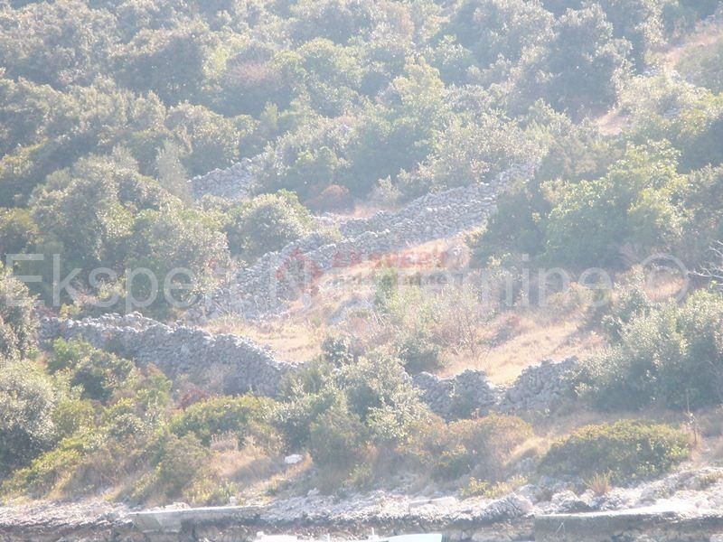 Vinišće, vecchia baia di Trogir, prima fila al mare, 2285 m2, terreno agricolo