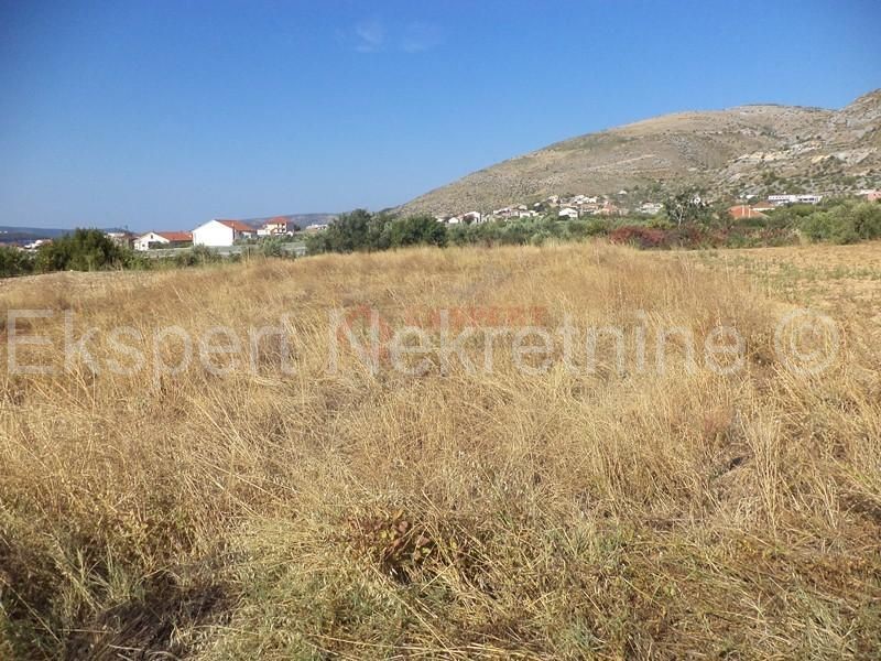 Trogir, terreno edificabile di 910 m2, conveniente!!!
