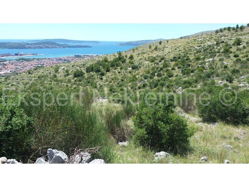 Trogir, terreno agricolo 37.000 m2, vista mare,