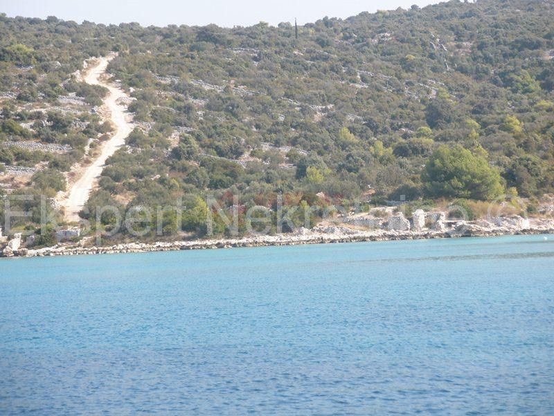 Vinišće, vecchia baia di Trogir, prima fila al mare, 2285 m2, terreno agricolo