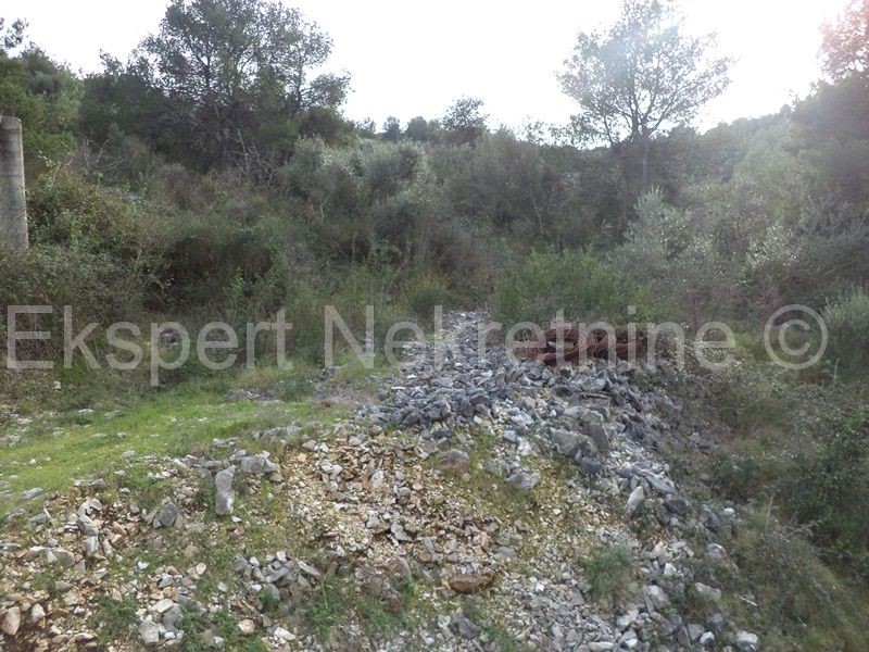 Ciovo, Mastrinka, grad. terreno 1300 m2, dal mare 370 m, vista