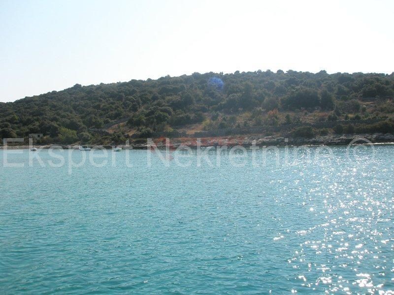 Vinišće, vecchia baia di Trogir, prima fila al mare, 2285 m2, terreno agricolo