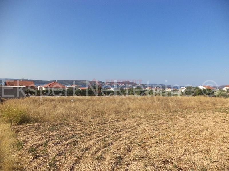 Trogir, terreno edificabile di 910 m2, conveniente!!!