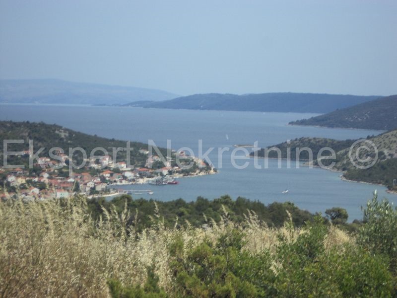 Marina, Vinišće, grad. terreno 1650 mq, 130 metri dal mare