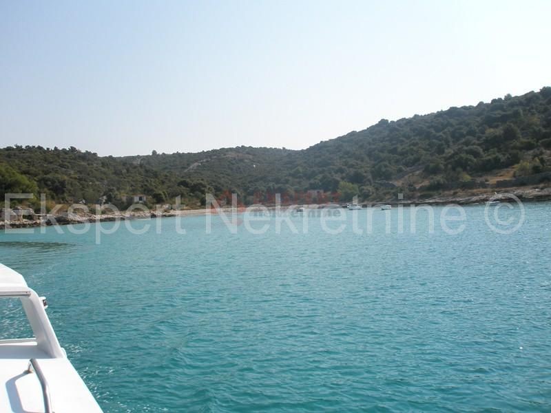 Vinišće, vecchia baia di Trogir, prima fila al mare, 2285 m2, terreno agricolo