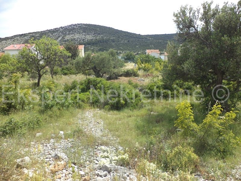 Marina, Vinišće, grad. terreno 1650 mq, 130 metri dal mare
