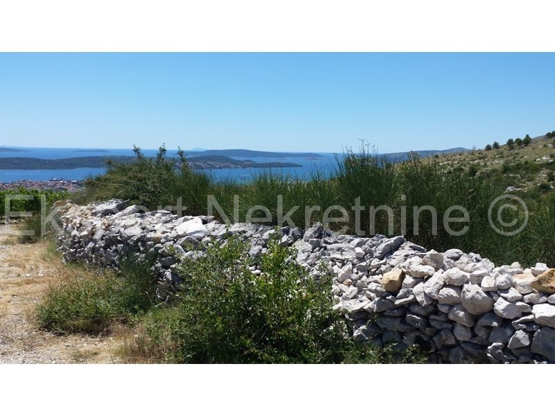 Trogir, terreno agricolo 37.000 m2, vista mare,