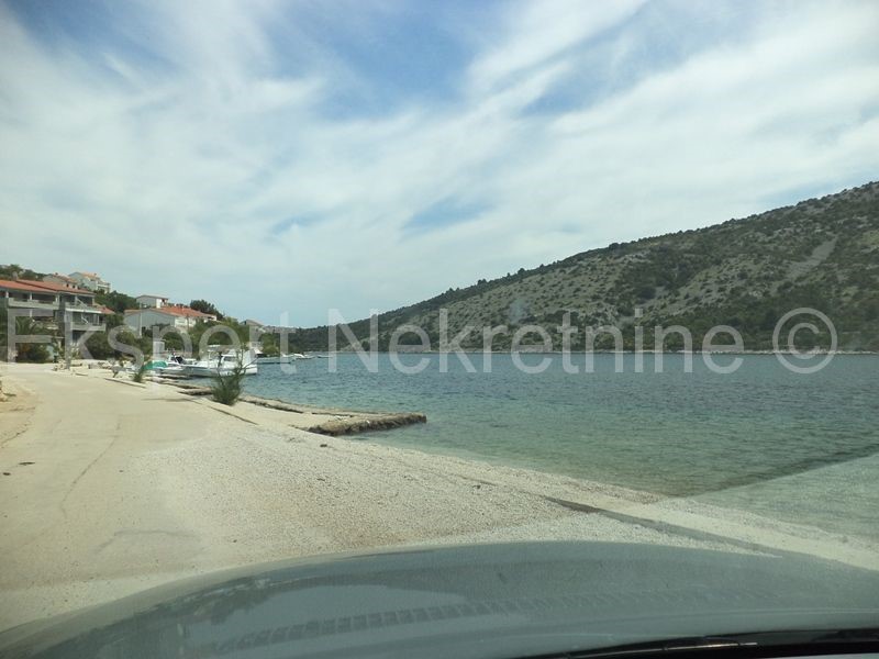 Marina, Vinišće, grad. terreno 1650 mq, 130 metri dal mare