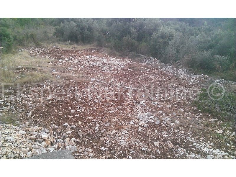 Ciovo, Mastrinka, grad. terreno 1300 m2, dal mare 370 m, vista