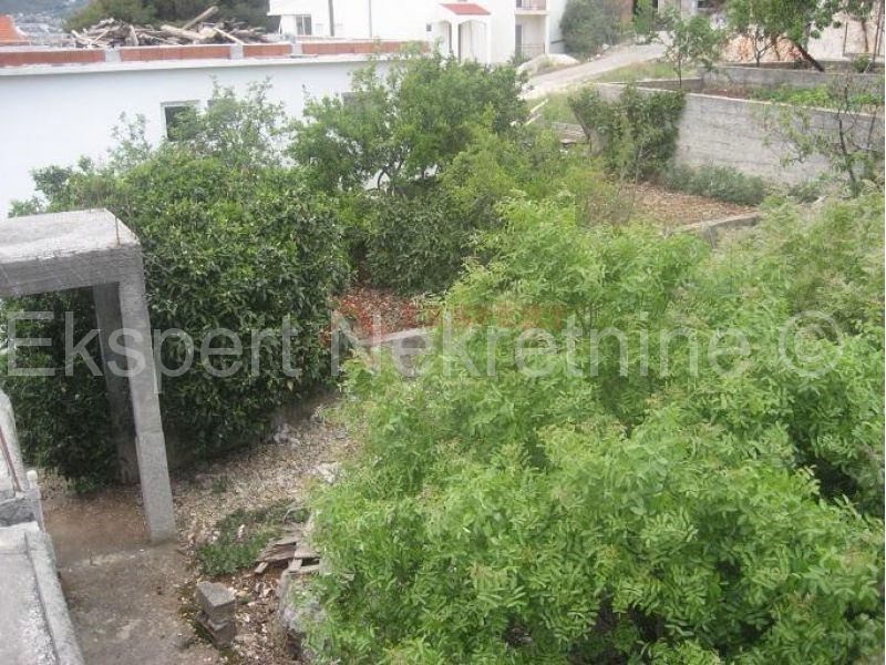 Trogir, casa indipendente di 130 m2 con giardino di 380 m2