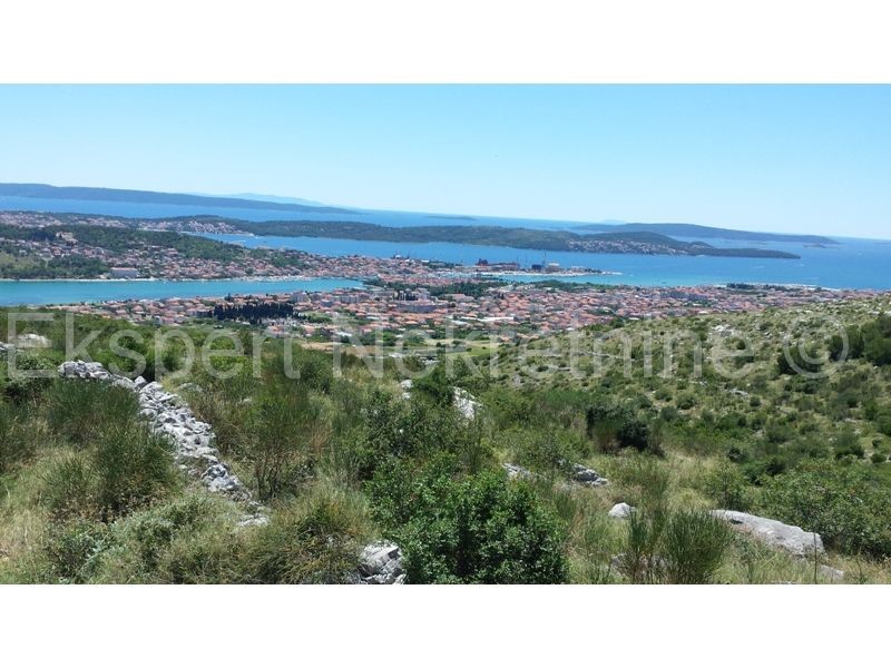 Trogir, terreno agricolo 37.000 m2, vista mare,